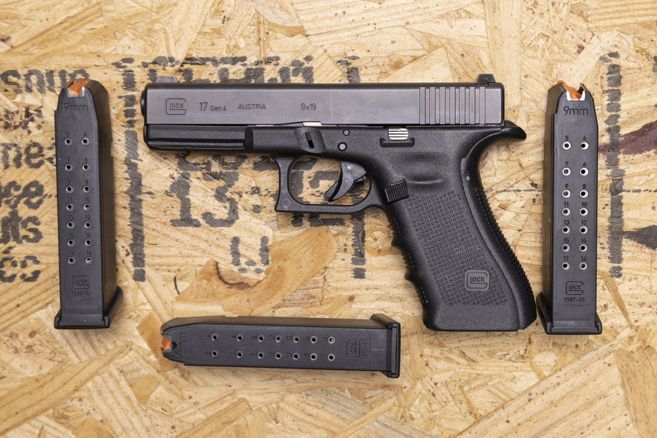 GLOCK 17 Gen4 9mm Police Trade-in Pistols with Night Sights (Good Condition)
